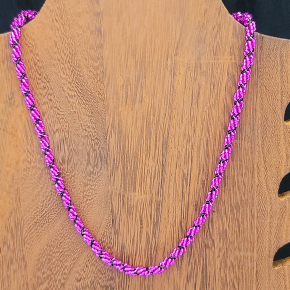Womans handbeaded necklace - Picture 2 of 5